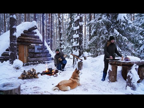 Видео: ЛЕСНАЯ ХИЖИНА В ЗИМНЕМ ЛЕСУ | ПЕЛЬМЕНИ НА КОСТРЕ | ДУШЕВНЫЙ ОТДЫХ У КОСТРА