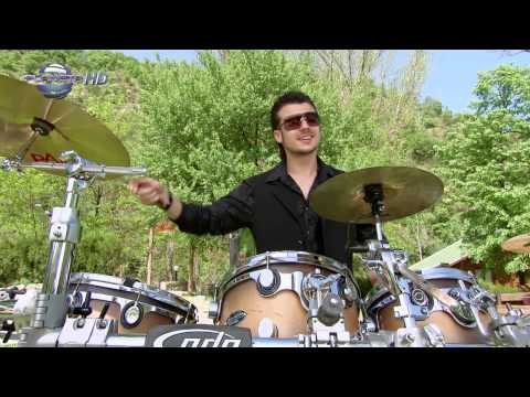 Видео: ATANAS STOEV-MLADSHI & KANARITE-LUD GIDIA,TARNOVLIA/Атанас Стоев и Канарите-Луд гидия,Търновлия,2012