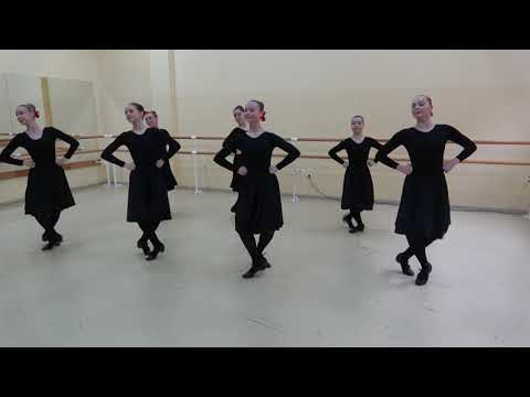 Видео: Практический показ по русскому народному танцу (1 курс КОМК)
