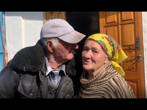 Видео: Не могли зразу одружитись, бо сільрада не віддавала паспорт: Євгенія та Пилип вже 60 років разом