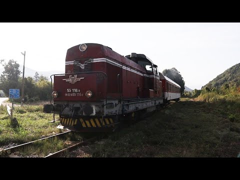 Видео: КПВ 24222 Троян-Левски минава прелеза на спирка Добродан, начело с неудържимото вихърче 55 116...