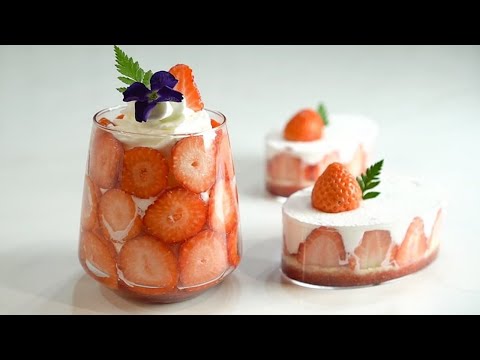 Видео: Korean Dessert Cafe :: Как сделать красивый и вкусный торт / рецепт из клубничной бутылки