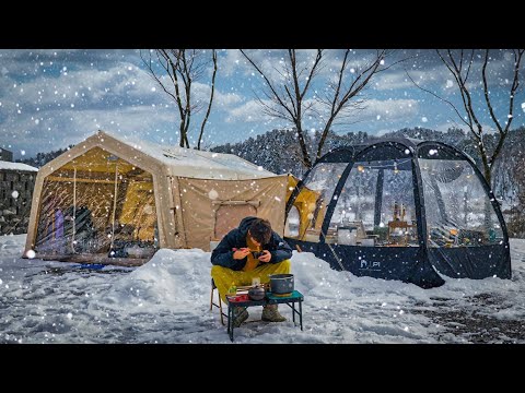 Видео: Роскошный одиночный кемпинг с использованием надувной палатки размера XXL даже в сильный снегопад.