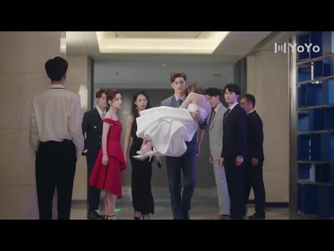 Видео: «Иди отсюда, она моя девушка», — обнимает героиню генеральный директор.