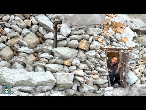 Видео: ЗЕМЛЯНКА З КАМІННЯ ЗА ДЕНЬ - ВИЖИВАННЯ 24 ГОДИНИ