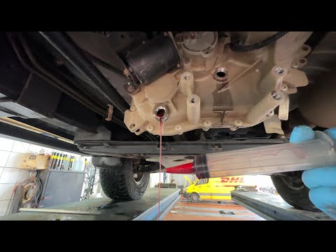 Видео: Hyundai Terracan  Замена масла в раздаточной коробке - Changing the oil in the transfer case