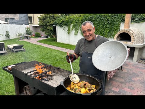 Видео: Мамин рецепт всегда лучший!Мясо в казане на костре