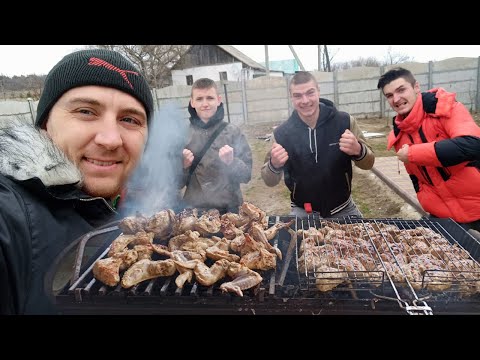 Видео: ЖАРИМ 10КГ ШАШЛЫКА ИЗ КУРИЦЫ ВСЕЙ БРИГАДОЙ НА БОЛЬШУЮ ЗАРУБУ