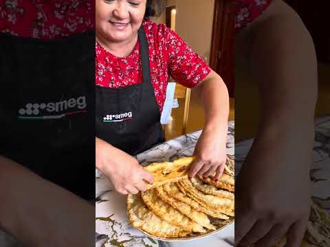 Видео: Чебуреки без секретов. Разлетаются в миг