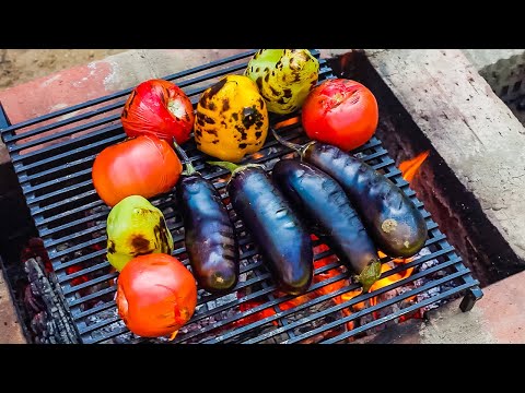 Видео: Армянский салат Хоровац на мангале. Печеные овощи на гриле | Armenian Grilled Vegetable Salad