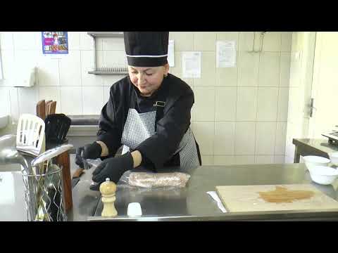 Видео: Бас Н. Я.  Приготування відварних страв з птиці.  Філе дієтичне