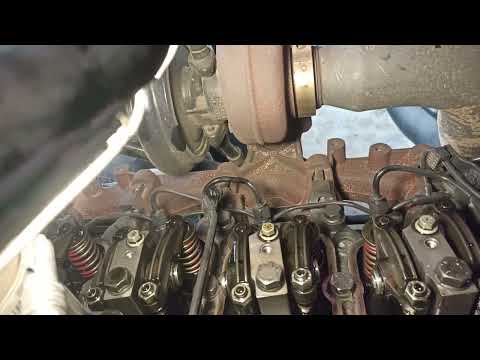 Видео: Case IH Maxxum 125. Регулювання клапанів. 1200 мотогодин.