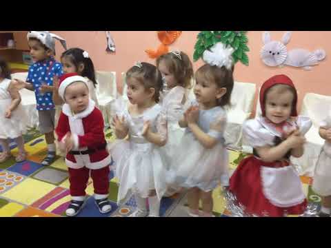 Видео: Новогодний утренник в первой младшей группе "Новый год у малышей"