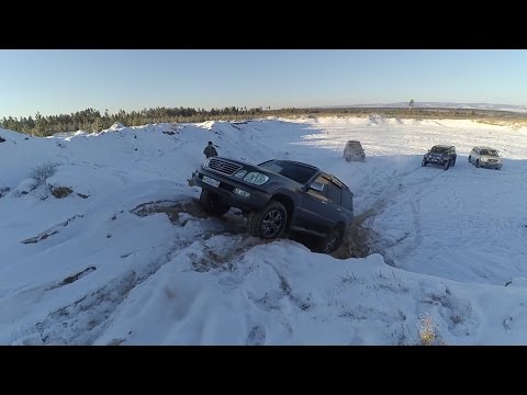 Видео: Lexus LX470 & Hummer H3 & Suzuki Escudo . Царь горы...