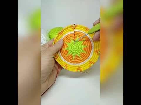 Видео: Вяжем жаккард крючком. Полезные советы по вязанию.