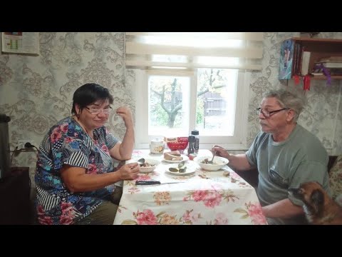 Видео: Семья готовит еду в казане. Вкусно кушаем