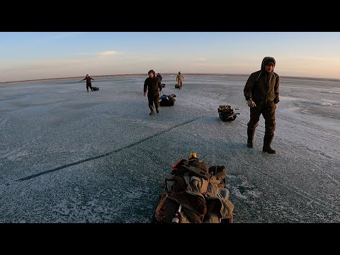Видео: МАРШ БРОСОК 4 КМ, ЗА СУДАКАМИ! Зимняя рыбалка 02.25.2025. Капчагай.