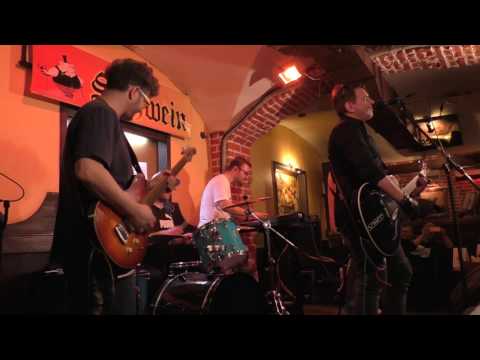 Видео: Иван Демьян и группа 7Б - "Передайте Маме" в клубе Швайн 23.03.2017 г.