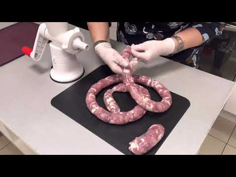 Видео: Домашние колбаски ну очень вкусные! Мясорубка Tupperware Fusion Master
