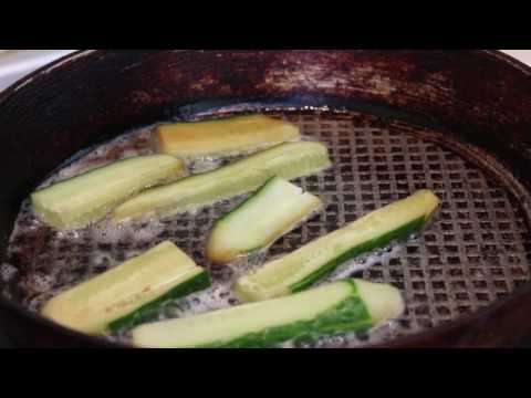 Видео: ЖАРЕНЫЕ ОГУРЦЫ ПО-КИТАЙСКИ / Chinese Style Fried Cucumbers (with subtitles RU/EN)