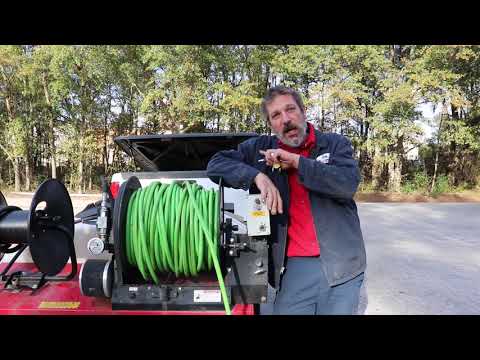 Видео: Эксплуатация сантехнической канализационной промывочной машины