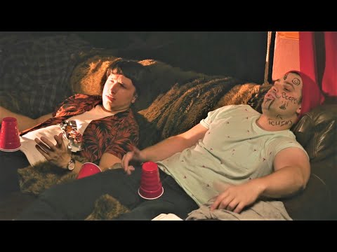 Видео: КАЖДАЯ СТУДЕНЧЕСКАЯ ВЕЧЕРИНКА ТАКАЯ