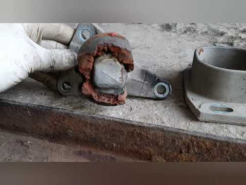 Видео: Замена передней опоры двигателя  Audi A4 B6 A6 C5