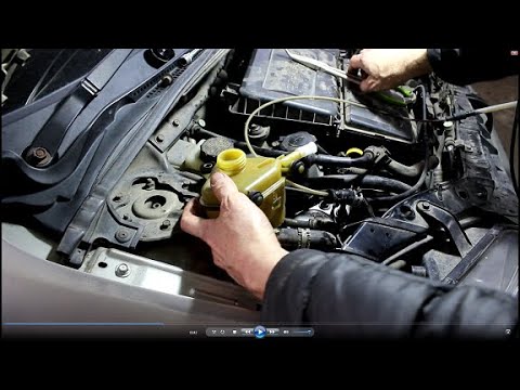 Видео: Замена масла в ГУР на Мазда 2 1,6 Mazda 2 2004 года