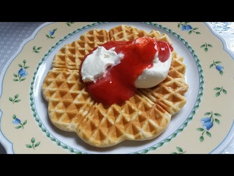 Видео: Вафли с клубникой со сливками