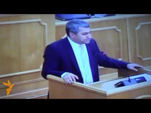 Видео: Кабирӣ дар порлумон ҳамла бо тухму помидорро шарҳ дод