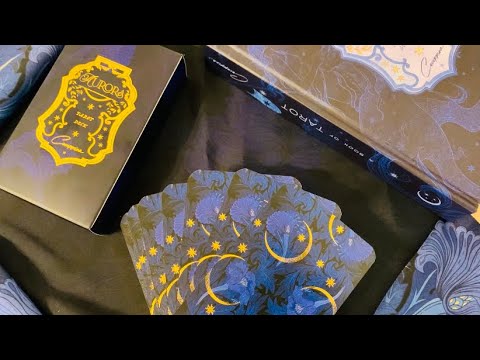 Видео: Обзор колоды «Aurora tarot»💙 Мой негативный опыт со студией Cocorrina