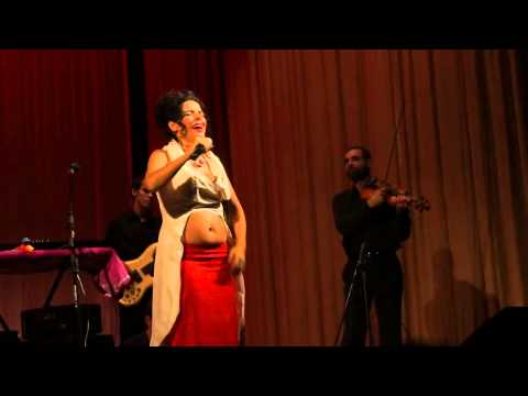 Видео: Перукуа (Peruquois). Концерт в Новосибирске 31.10.2013.