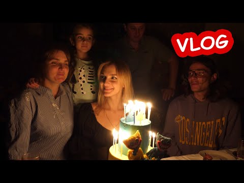 Видео: VLOG Жарим шашлыки. Настя задувает свечки на торте