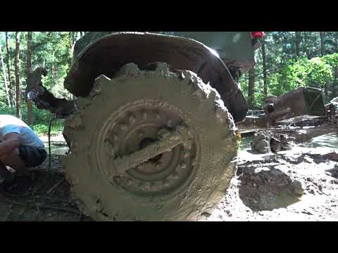 Видео: Два Mercedes Unimog доминируют на бездорожье!