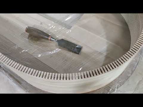 Видео: Гнëм древесину.