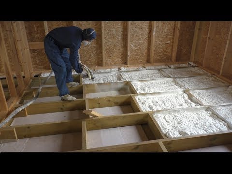 Видео: Напыление пенополиуретана вместо минеральной ваты. Утепляем каркасный дом.