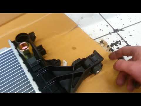 Видео: Volvo XC 70 меняем радиатор
