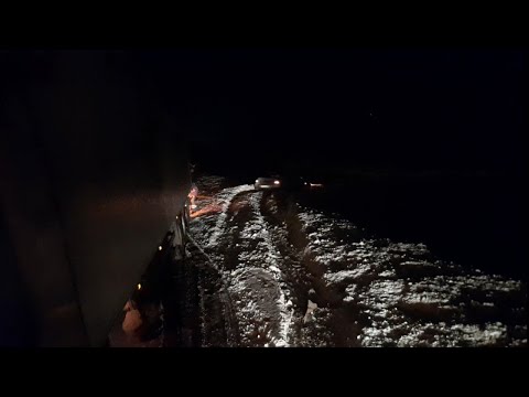 Видео: УРАЛ,ЗАВАЛИЛО СНЕГОМ,СИМ, СТОИМ. Гололёд!