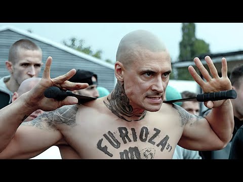 Видео: ФУТБОЛЬНЫЕ ХУЛИГАНЫ вышли из-под контроля и стали захватывать криминальную власть в городе