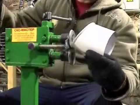 Видео: Как собрать водосточное колено на зиг машине www.stoki.ru