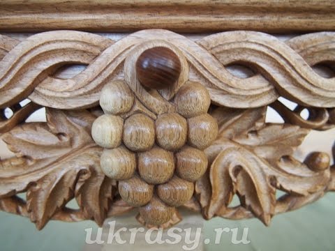 Видео: Wood carving. Виноградная гроздь на угловую полку для икон "Виноградная лоза"