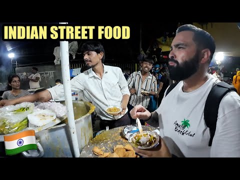 Видео: Пробуем индийскую уличную еду на ночном рынке в Дели, Индия 🇮🇳