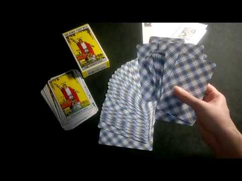 Видео: The Rider Tarot Deck U.S.Games Systems и Таро Райдера-Уэйта Ло Скарабео (Сравнение Желтых коробок)