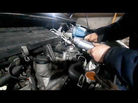 Видео: Замена масла в ГУР Daihatsu Terios