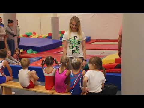 Видео: Соревнования детей. Прыжки на батуте, акробатика. Спортивная гимнастика