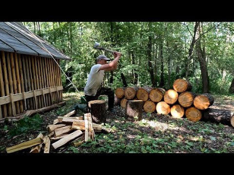 Видео: День в лісовому будинку: Заготівля дров, риболовля і приготування на вогні