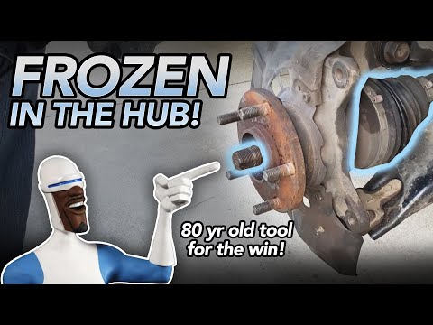 Видео: Извлечение застрявшей оси CV из ступицы - Заклинило - ВЫНУТО! - 80-летний инструмент для победы!