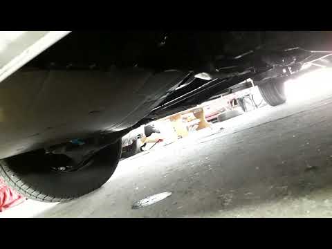 Видео: На мерседесе спринтере 906 течет масло. Замена прокладки теплообменника снимаю впускной коллектор.