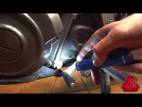 Видео: Замена масла Aprilia Pegaso 650 2006