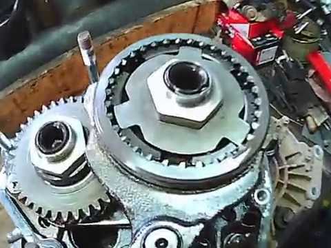 Видео: Лада Калина .Разборка КПП. Причина, вторая включается с хрустом 所有相互订阅  [suǒyǒu xiānghù dìngyuè